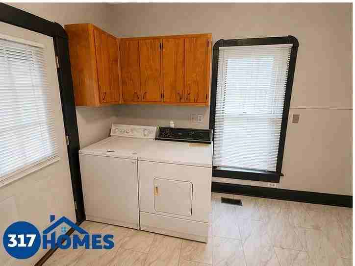 2111 S Garfield Dr - Photo 2 of 19