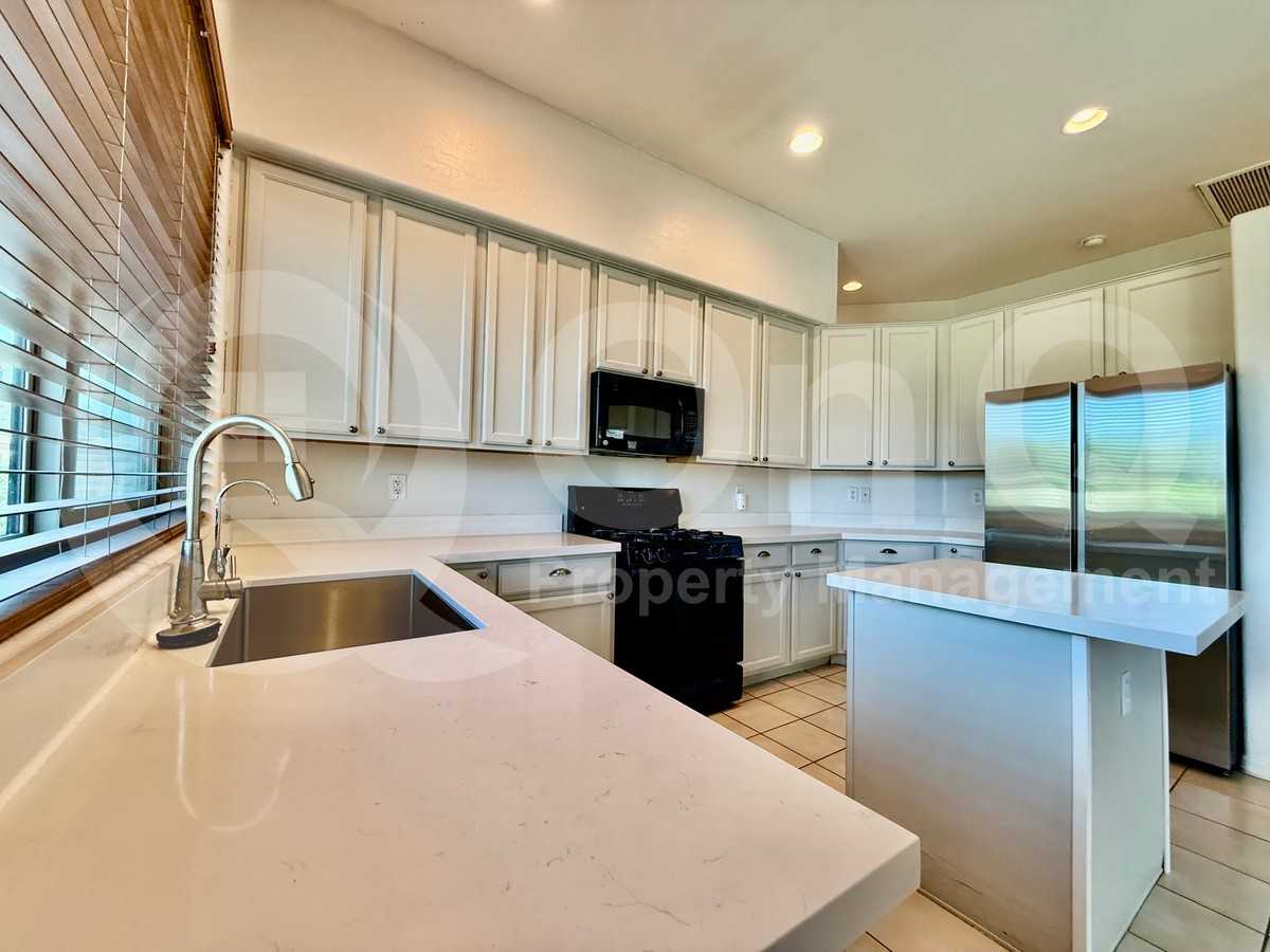 827 E Sheffield Ave - Photo 3 of 25