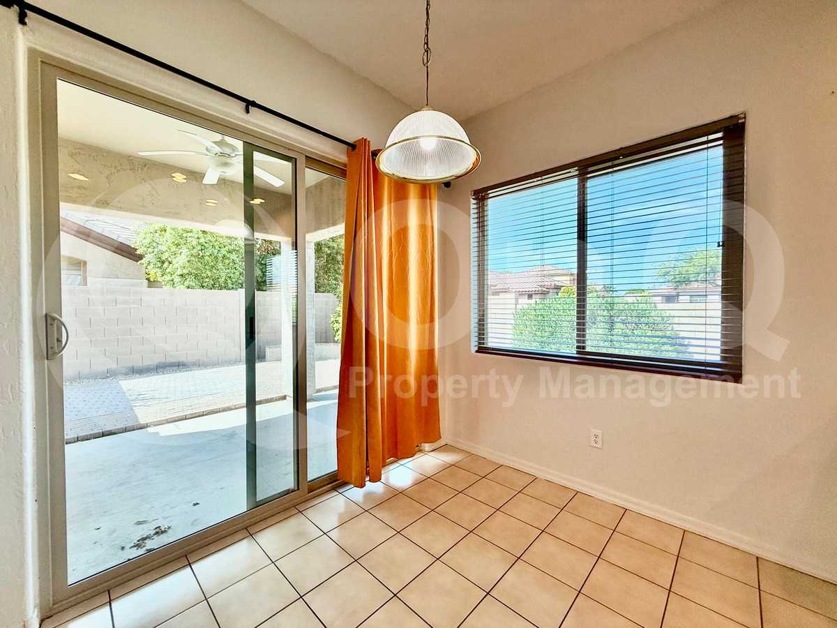 827 E Sheffield Ave - Photo 7 of 25