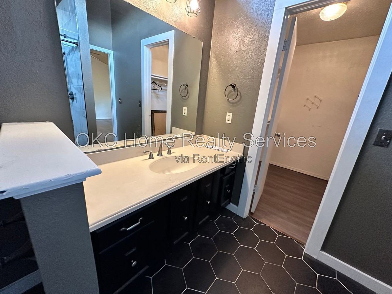 8300 Nw 86th St - Photo 5 of 27