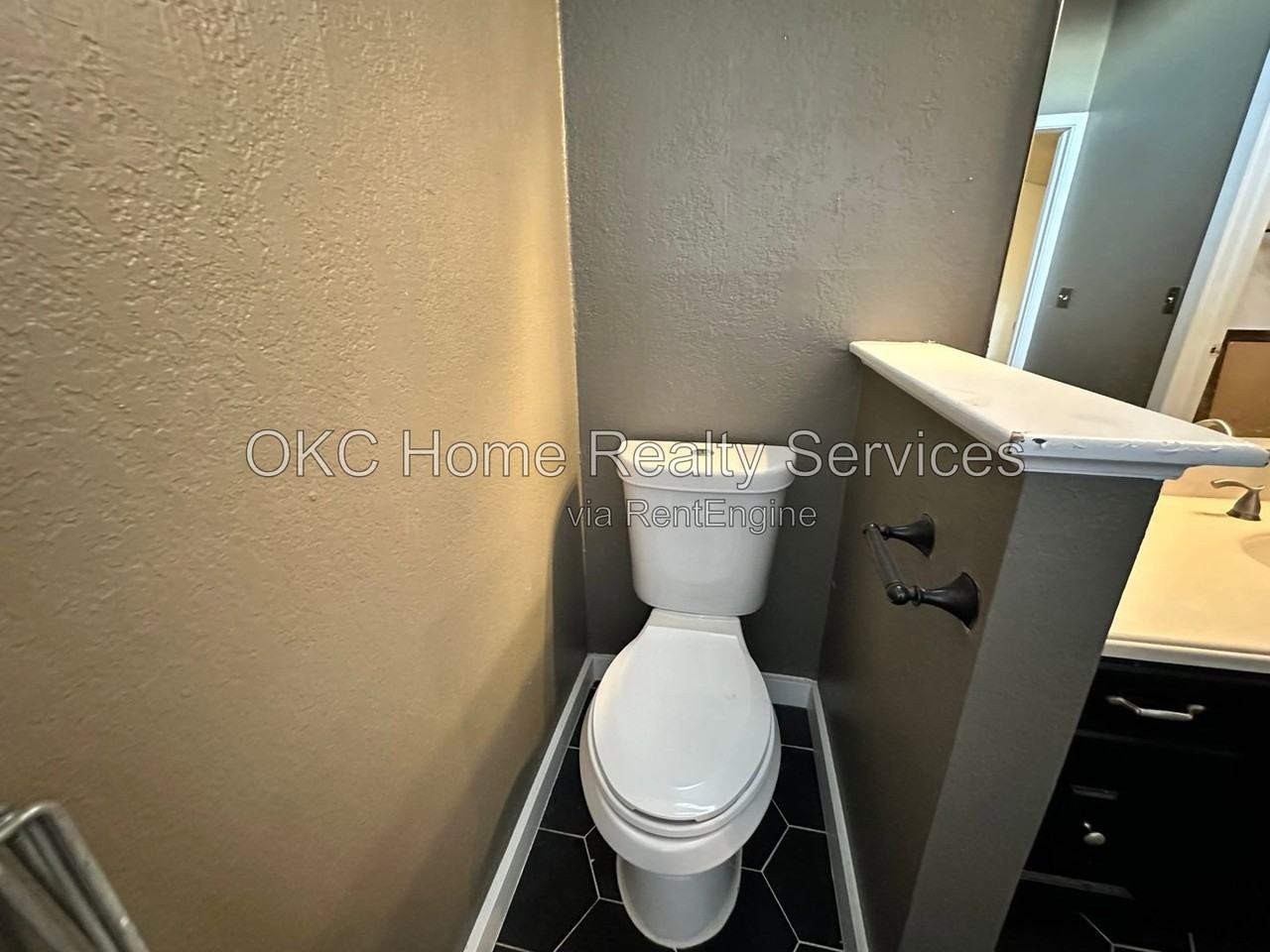 8300 Nw 86th St - Photo 7 of 33