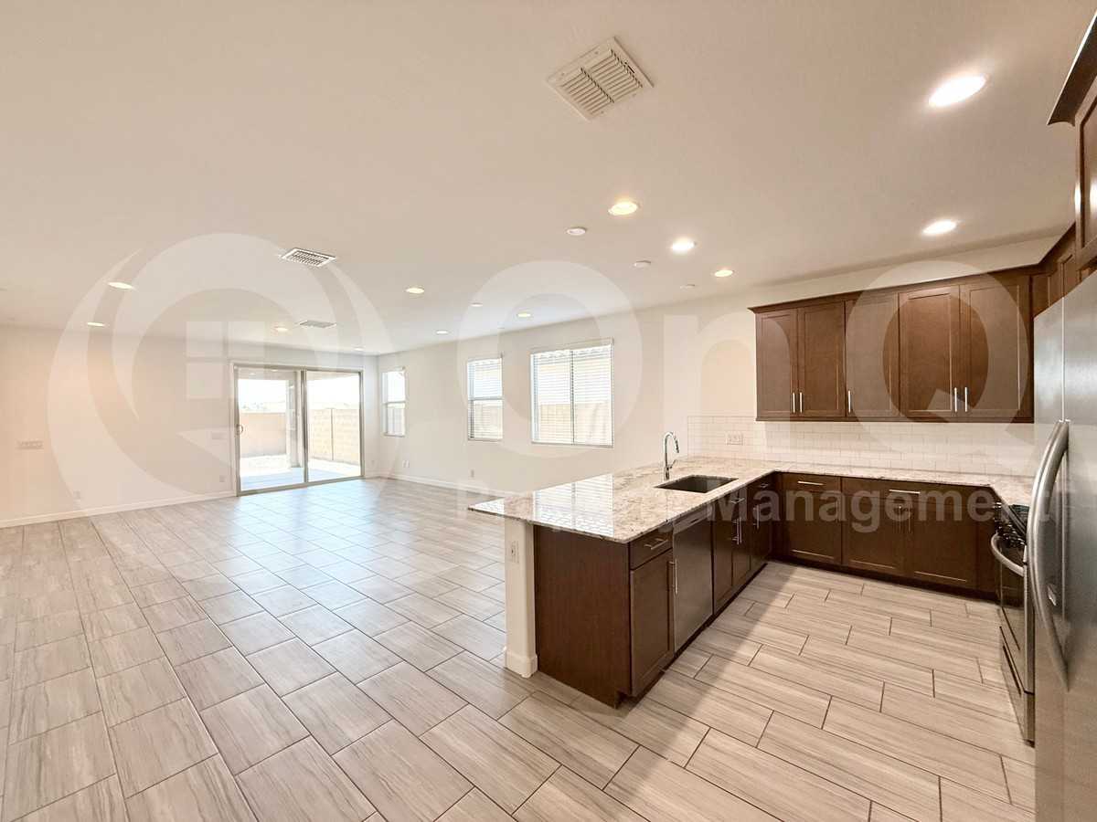 12425 W Vista Ave - Photo 4 of 27