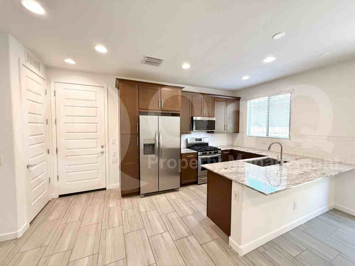 12425 W Vista Ave - Photo 6 of 27