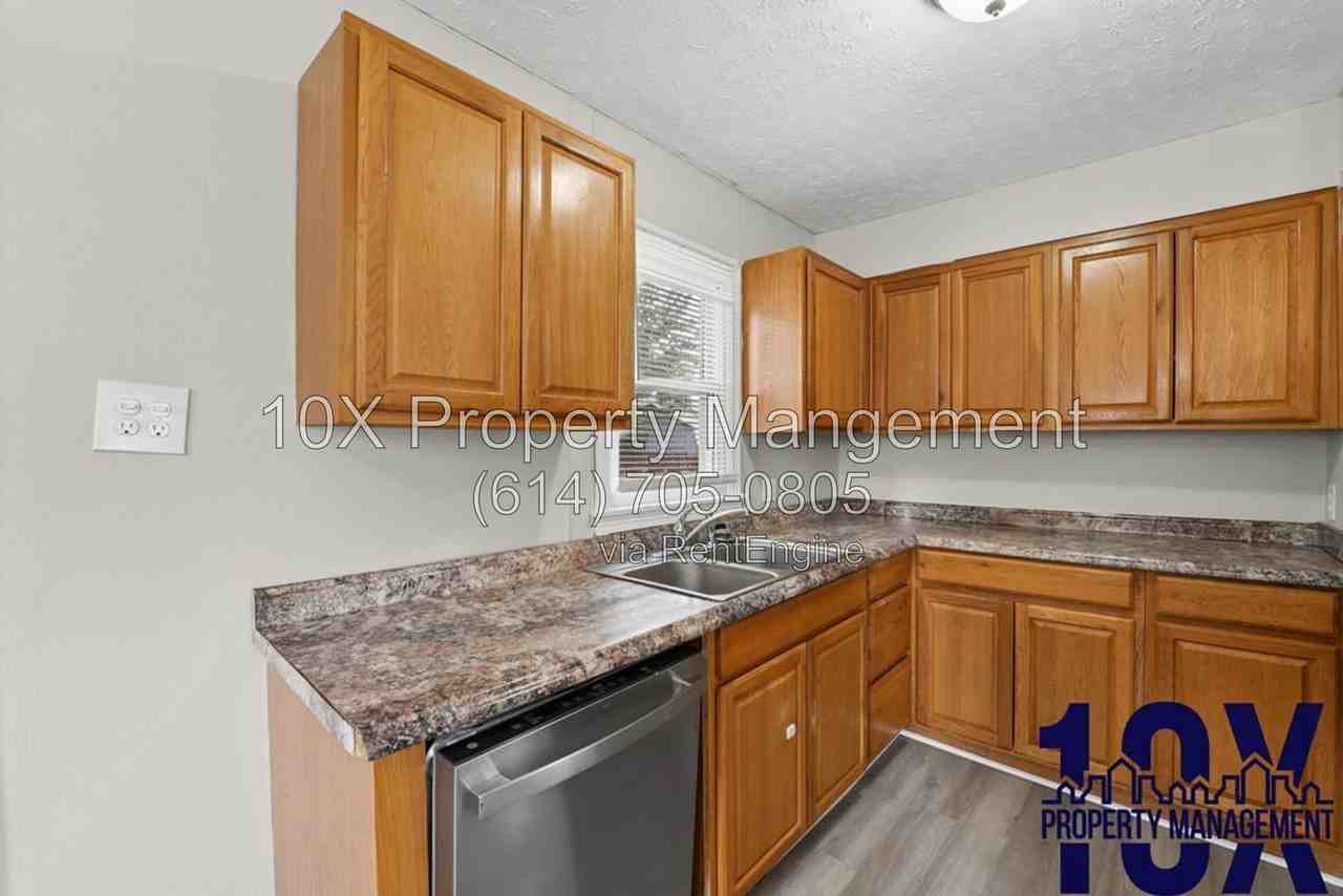 561 S Everett Ave - Photo 7 of 23