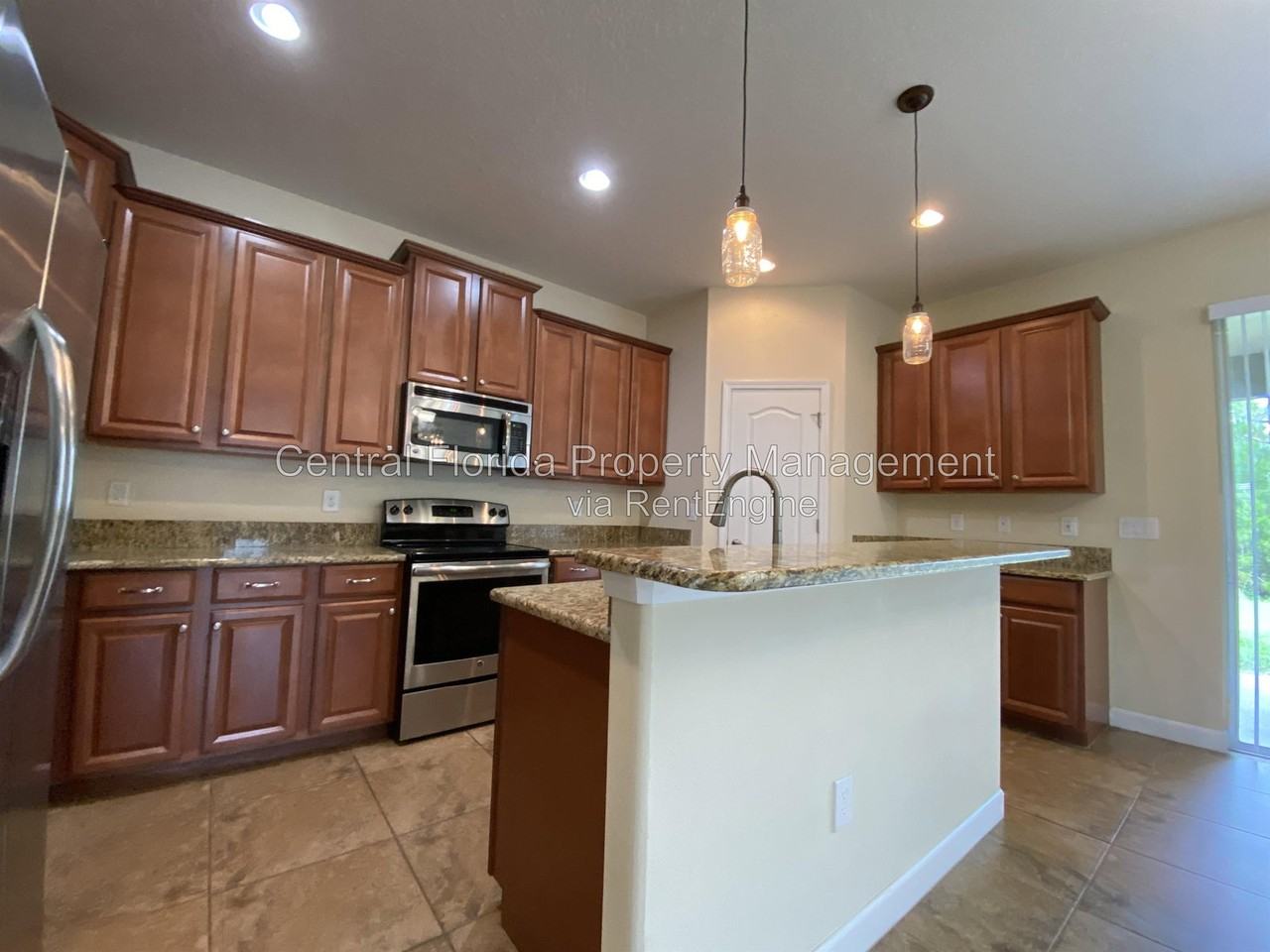 6119 Waterside Island Ln - Photo 5 of 33
