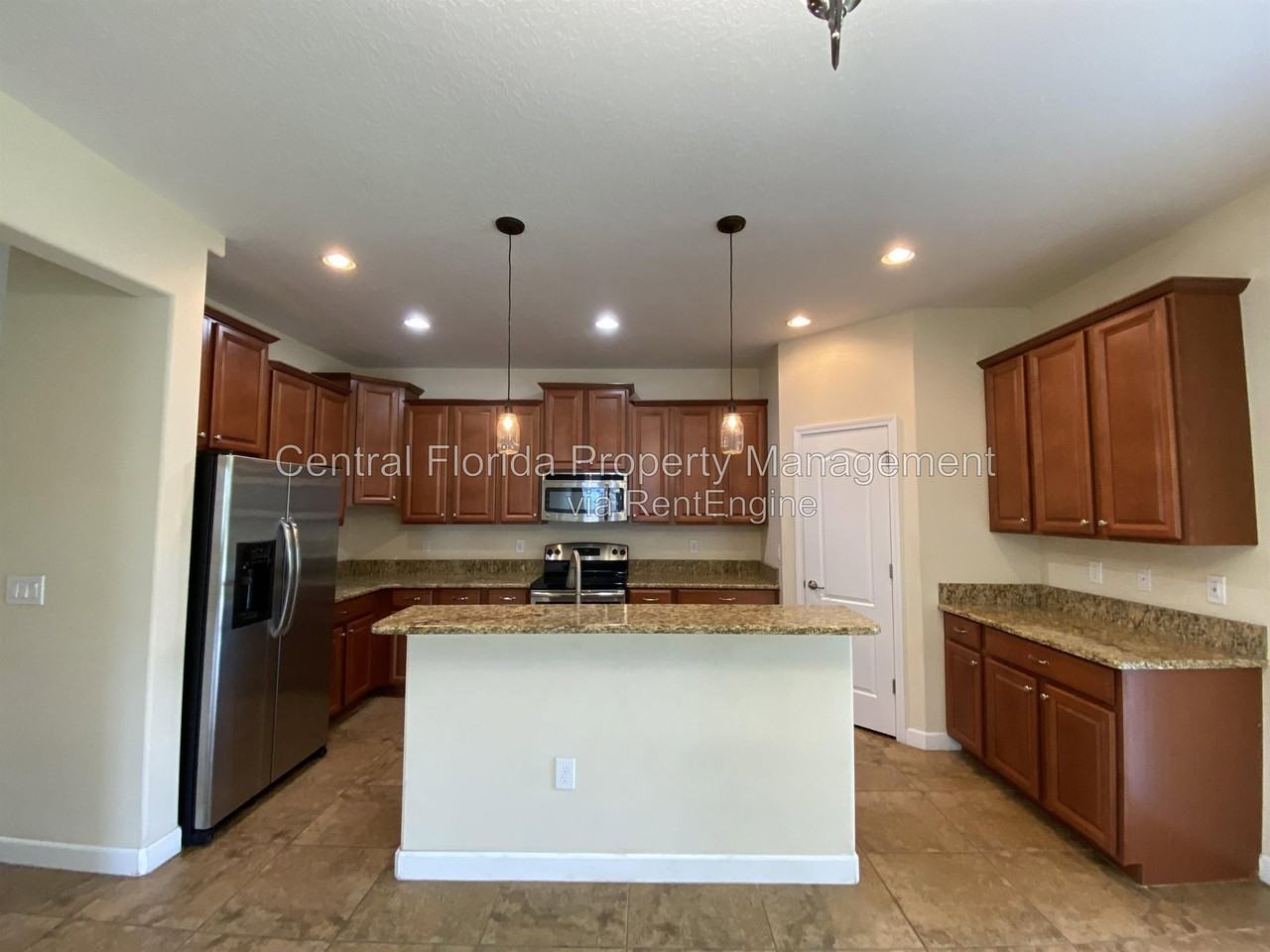 6119 Waterside Island Ln - Photo 6 of 33
