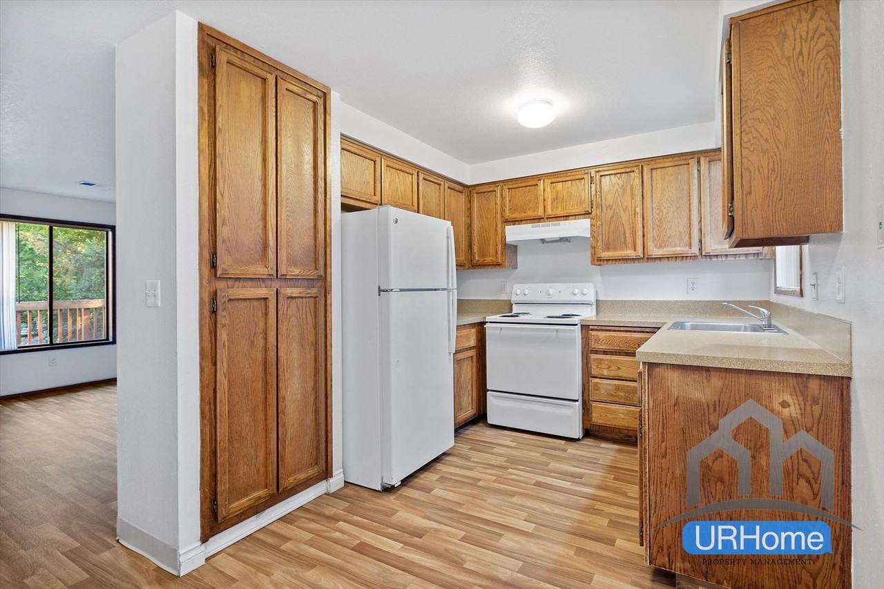 424 Se 169th Ave - Photo 3 of 17