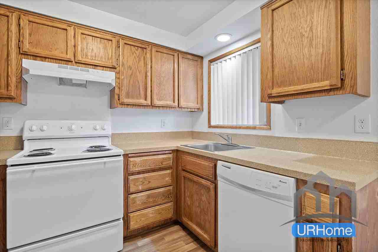 424 Se 169th Ave - Photo 5 of 17