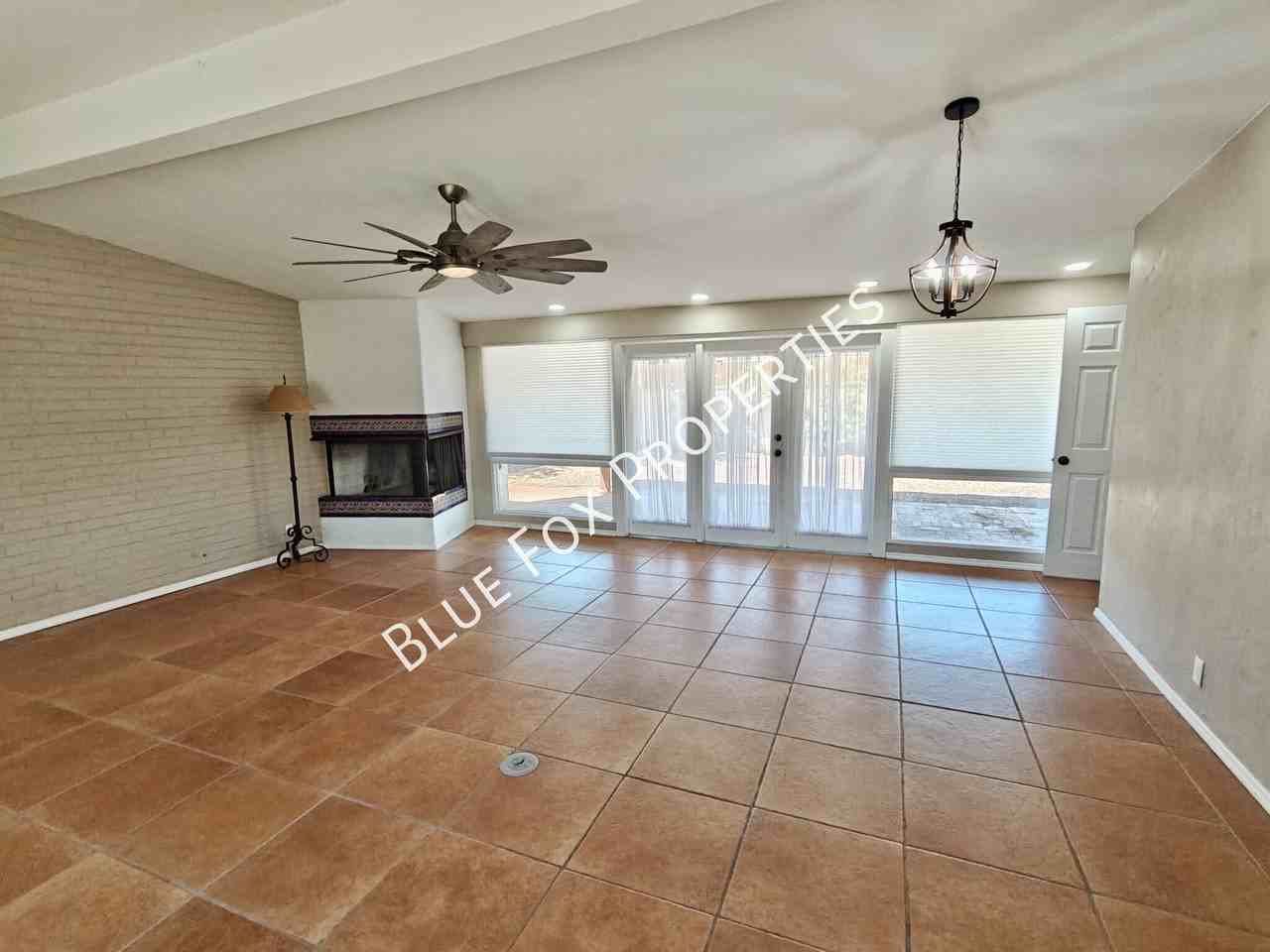 5449 E Holmes St - Photo 3 of 24