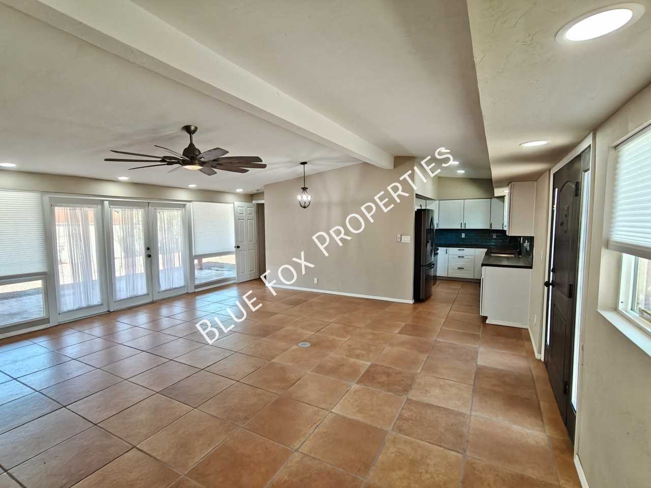 5449 E Holmes St - Photo 4 of 24