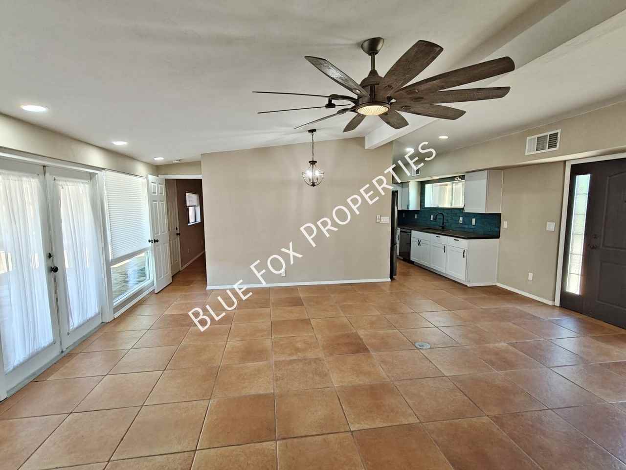 5449 E Holmes St - Photo 5 of 24