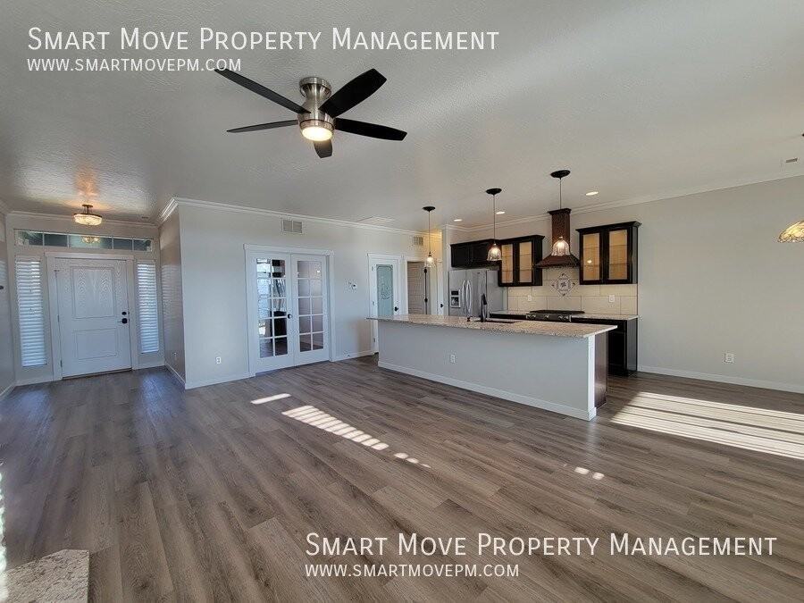 5081 W Philomena St - Photo 7 of 34