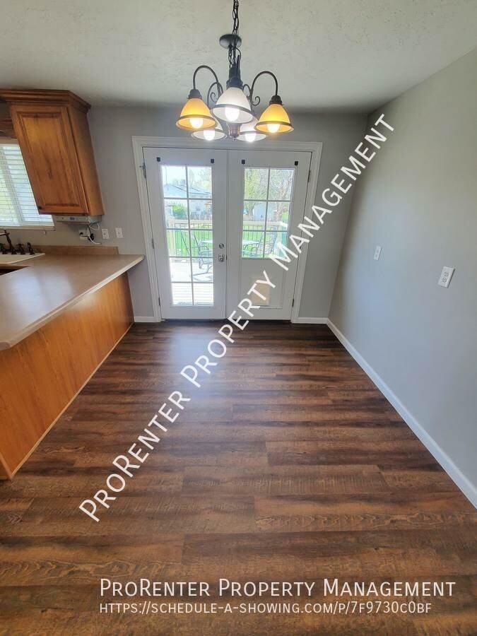 865 E 350 N - Photo 7 of 21