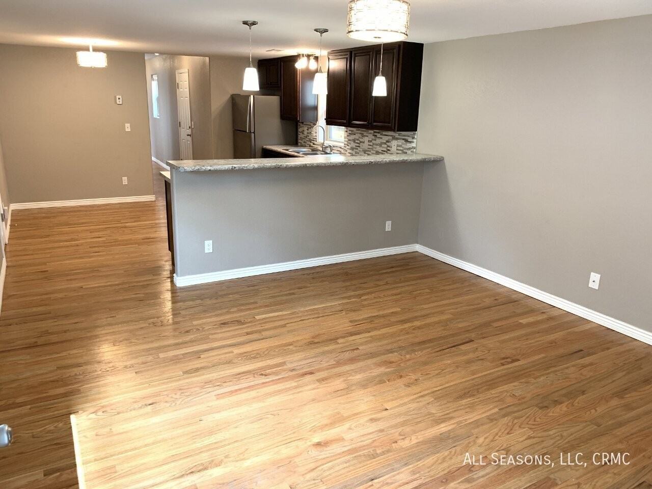 720 S Cascade Ave - Photo 2 of 7