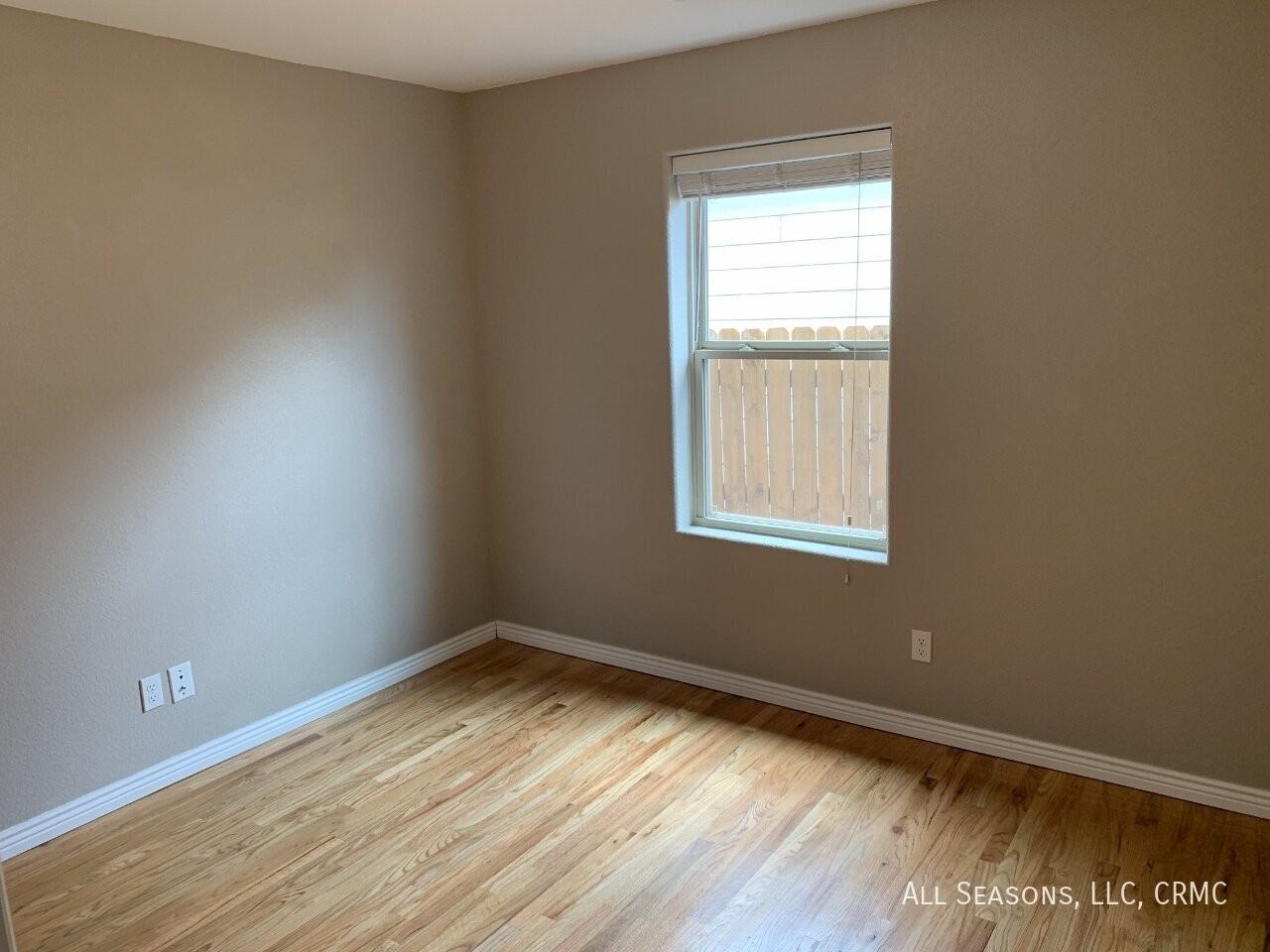 720 S Cascade Ave - Photo 6 of 7