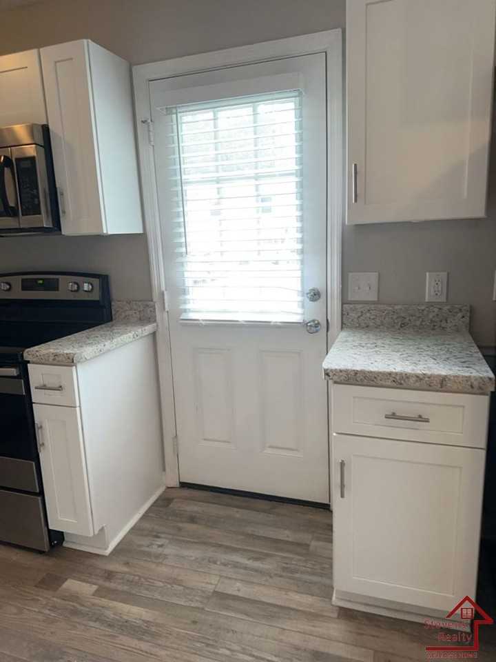 4380 Delashmitt Rd #B - Photo 6 of 22