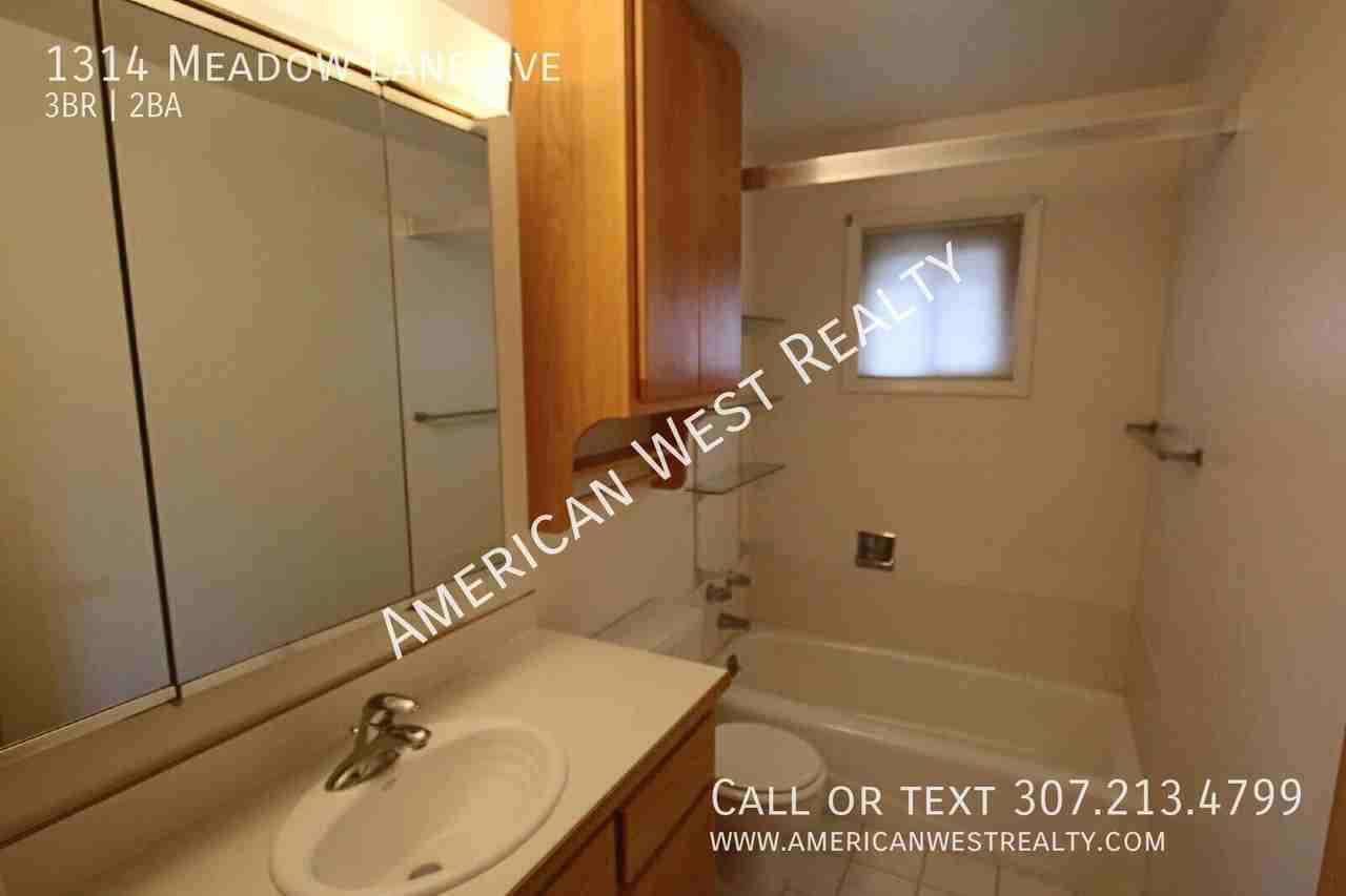 1314 Meadow Lane Ave - Photo 5 of 20