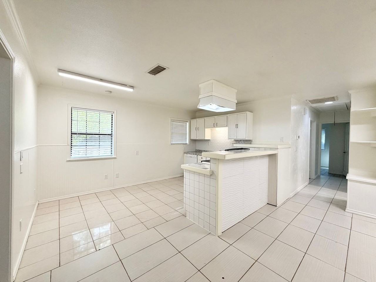 816 Denton Dr - Photo 4 of 21