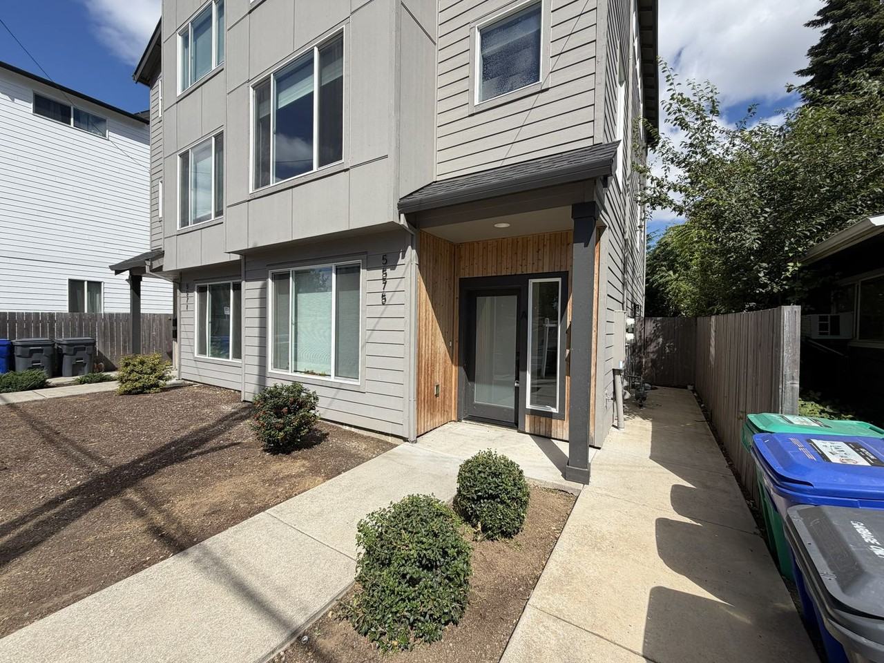 5575 Ne Killingsworth St #A - Photo 3 of 36