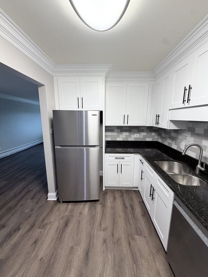 2310 Burlington Ave #2E - Photo 3 of 19