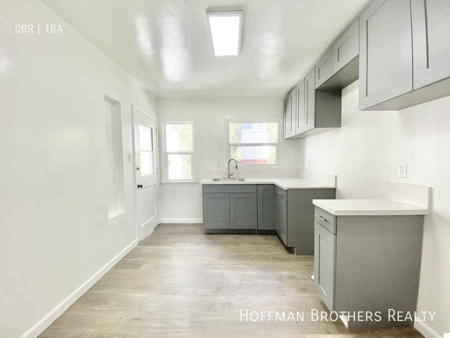 1519 N Laurel Ave #12 - Photo 2 of 6