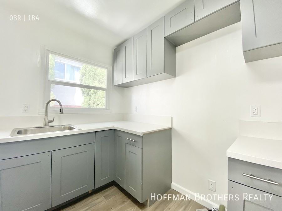 1519 N Laurel Ave #12 - Photo 5 of 6