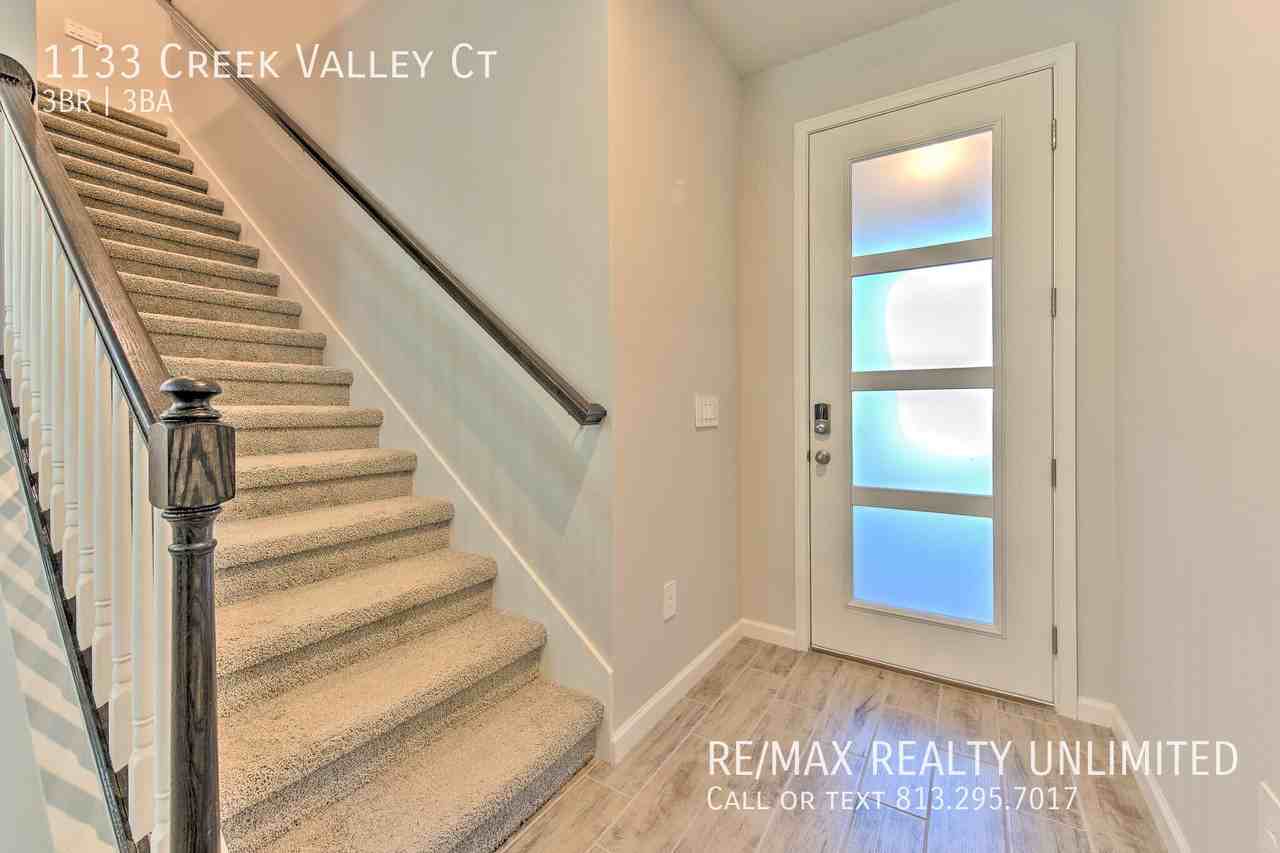 1133 Creek Valley Ct - Photo 7 of 50