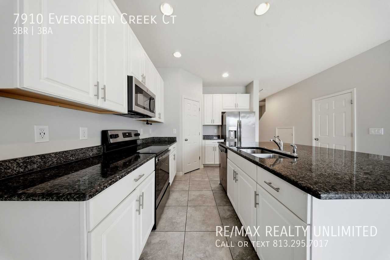 7910 Evergreen Creek Ct - Photo 3 of 44