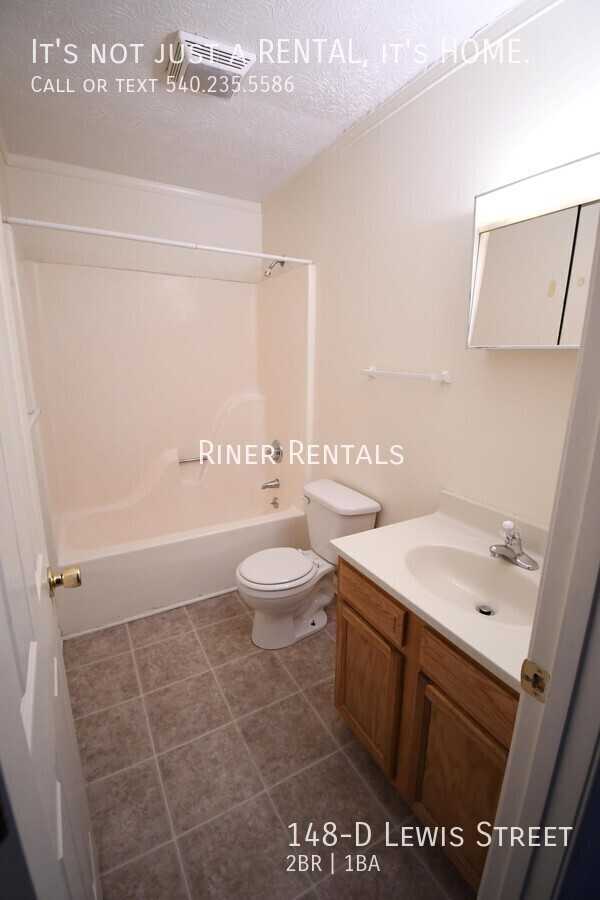 148 Lewis St Apt D - Photo 3 of 6