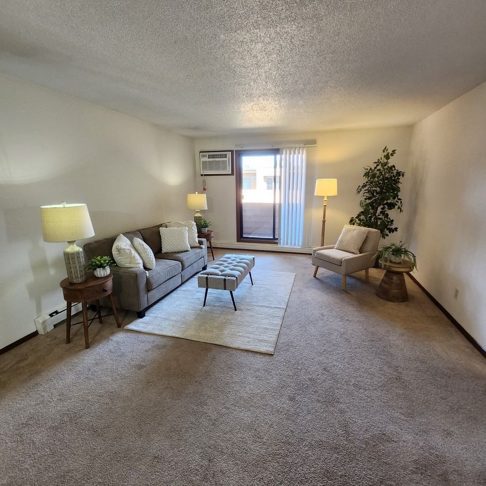 2040 15th St N #09 - Photo 2 of 23