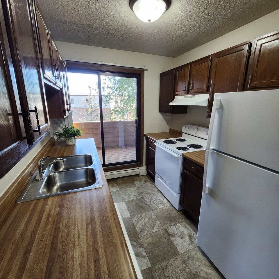 2040 15th St N #09 - Photo 4 of 23