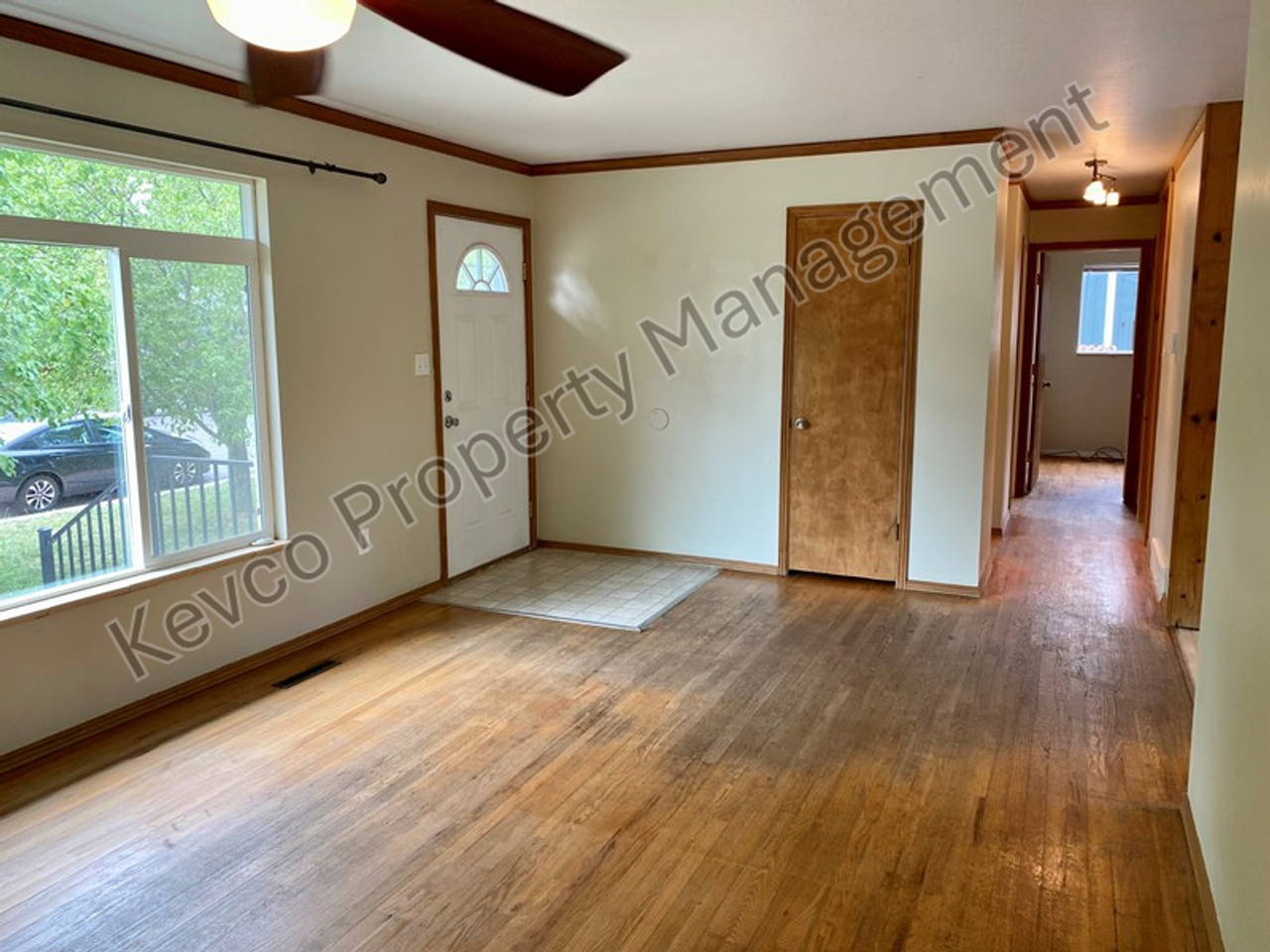 1400 Hillcrest Dr - Photo 4 of 33