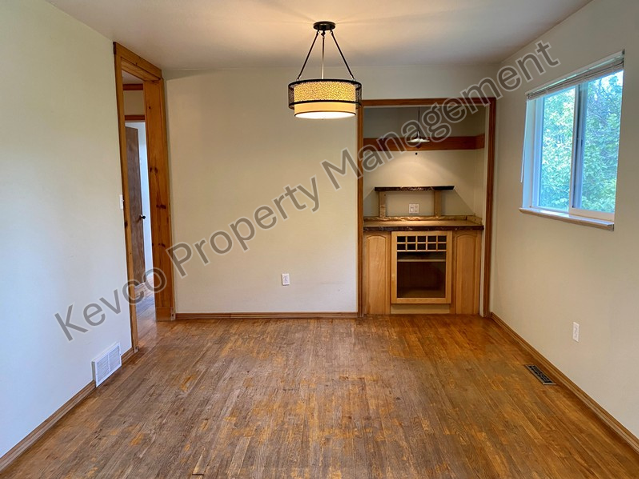 1400 Hillcrest Dr - Photo 6 of 33