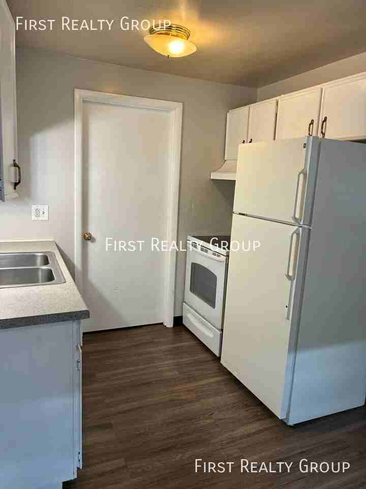 24 Kinnard Ave #B - Photo 6 of 9