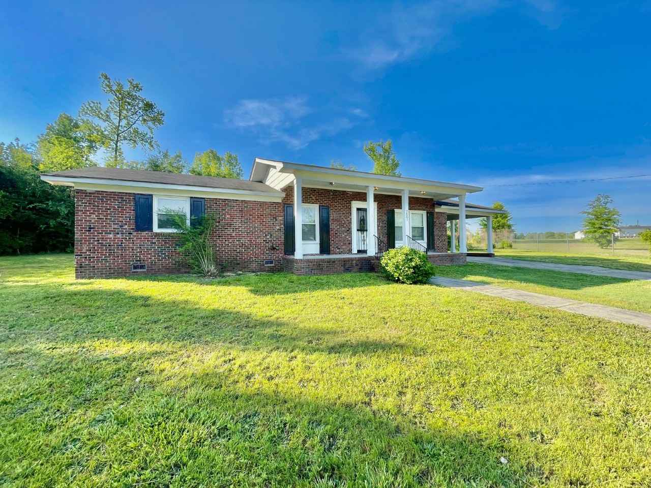 7401 Paxton Dr - Photo 2 of 18