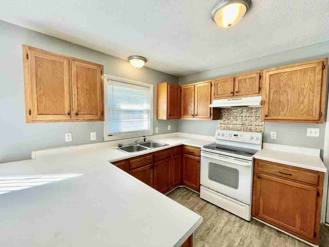 7401 Paxton Dr - Photo 7 of 18