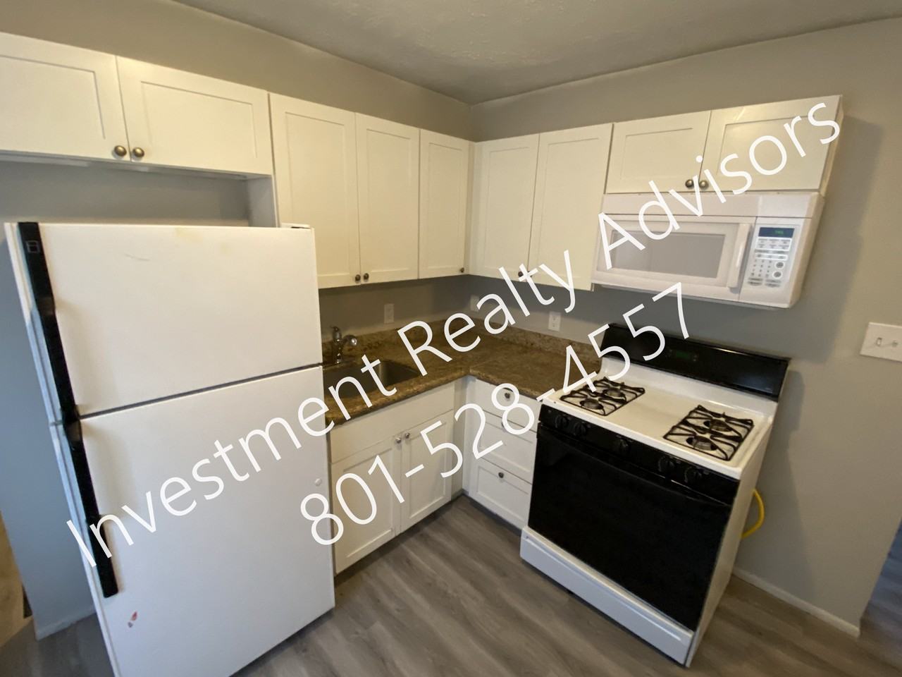 527 N Dexter St - Photo 3 of 10