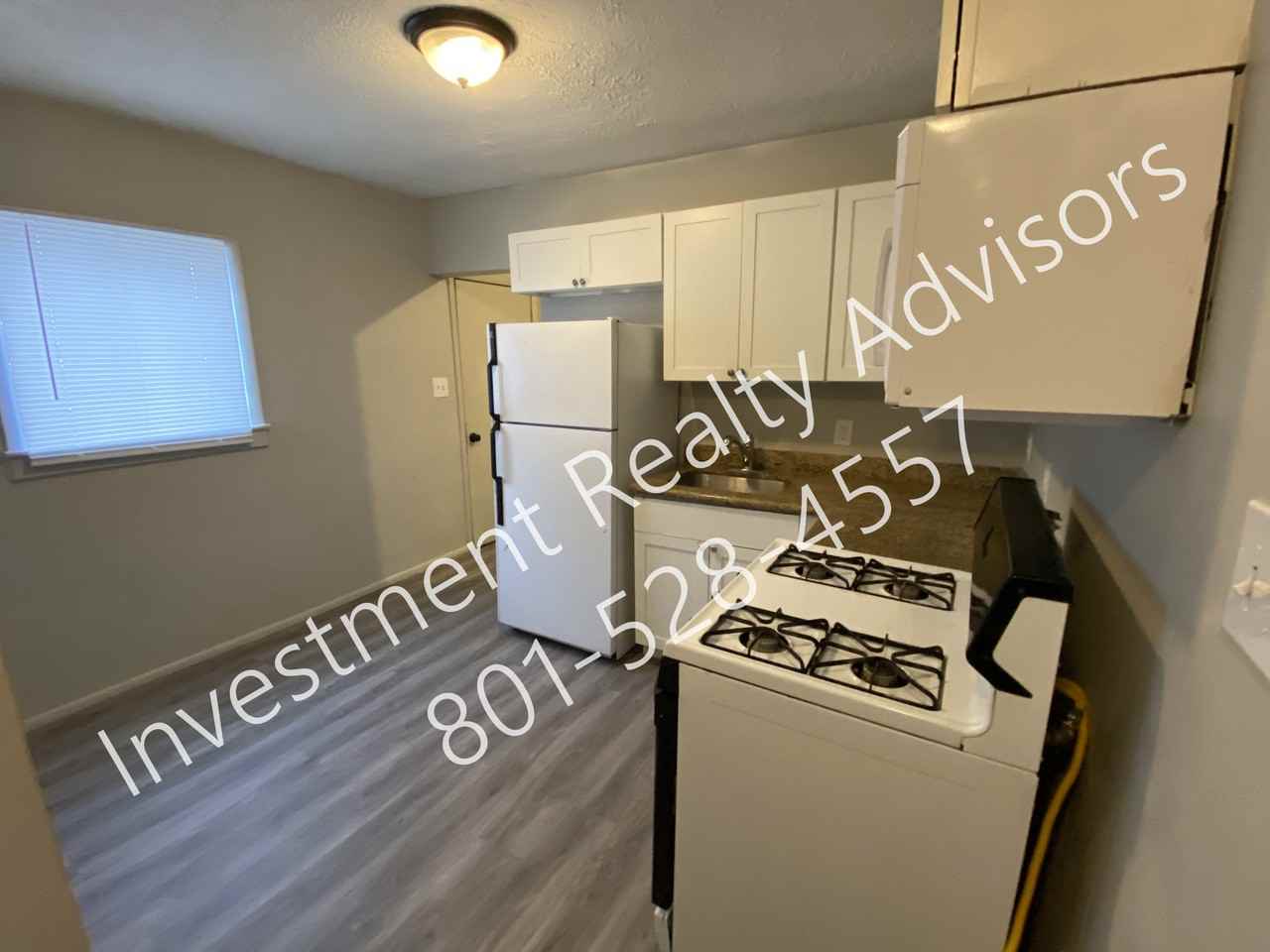 527 N Dexter St - Photo 4 of 10