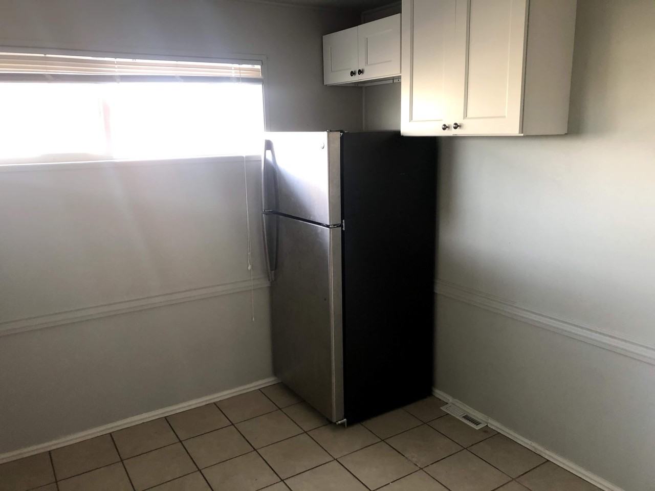 1332 E Zenith Ave - Photo 2 of 15