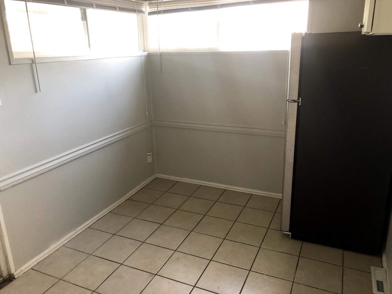 1332 E Zenith Ave - Photo 3 of 15