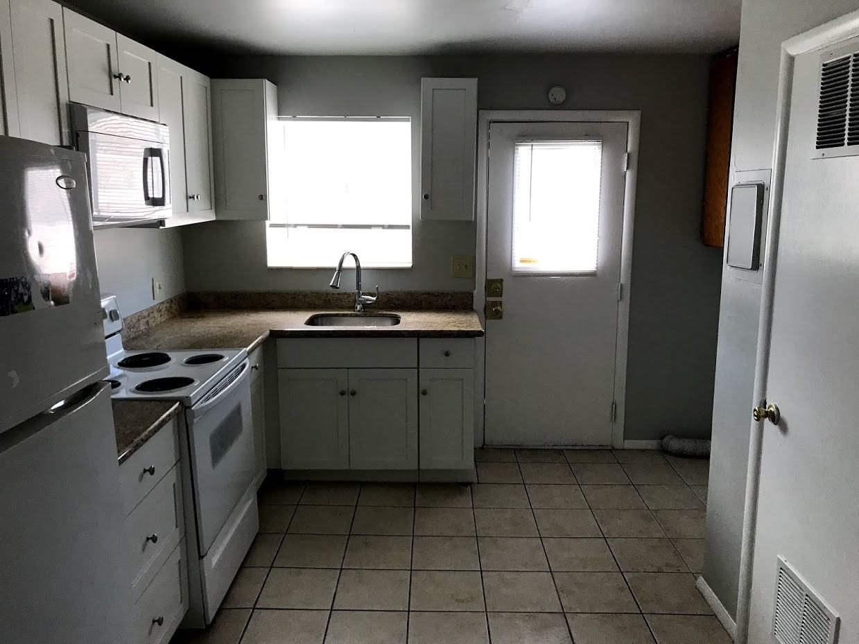 535 N Dexter St - Photo 2 of 3