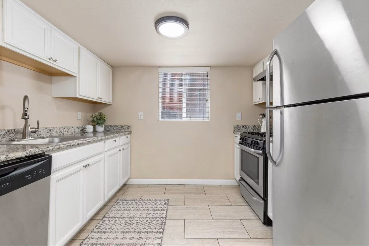 3824 N Clay St - Photo 7 of 19