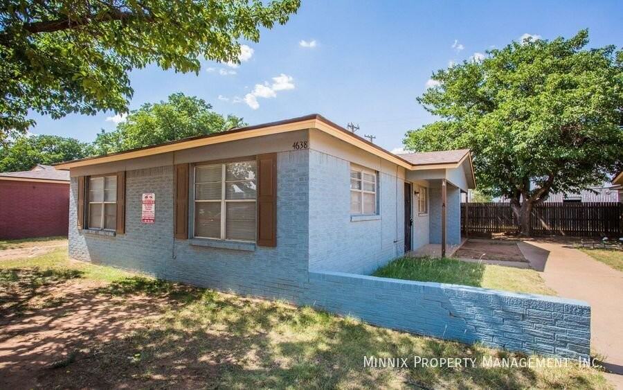 4638 52nd St #B - Photo 3 of 21