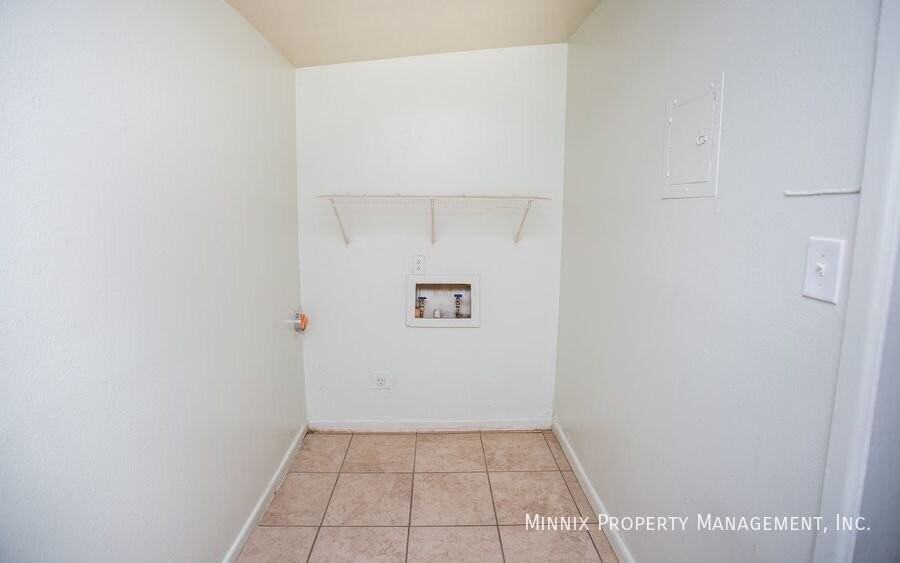 4638 52nd St #B - Photo 7 of 21
