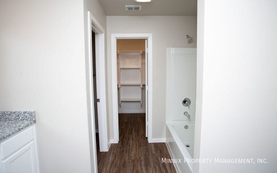 2106 Langford Ave #A - Photo 7 of 36
