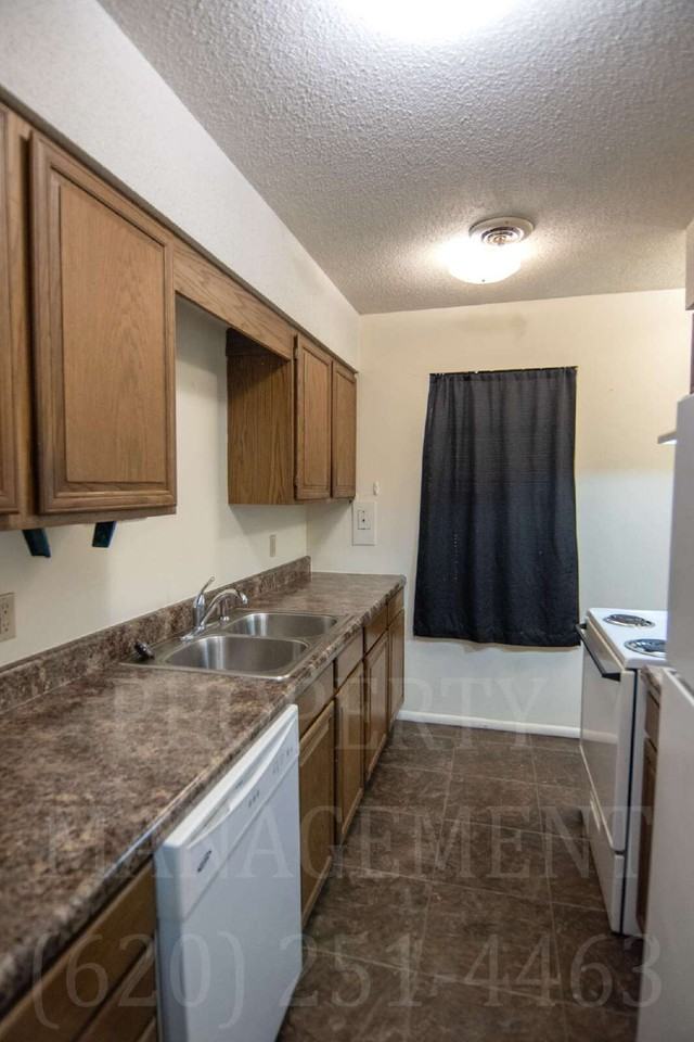 701 Beech St #E - Photo 3 of 23