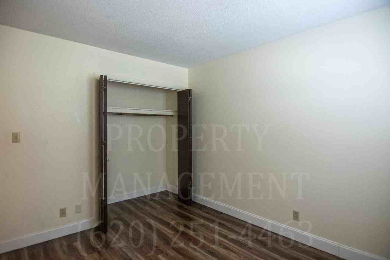 701 Beech St #E - Photo 4 of 23