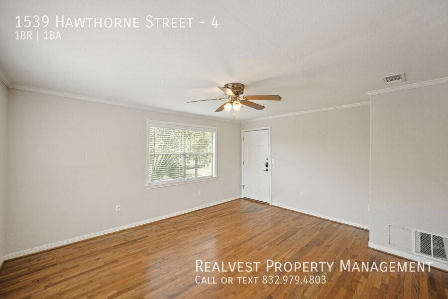 1539 Hawthorne St #4 - Photo 4 of 10
