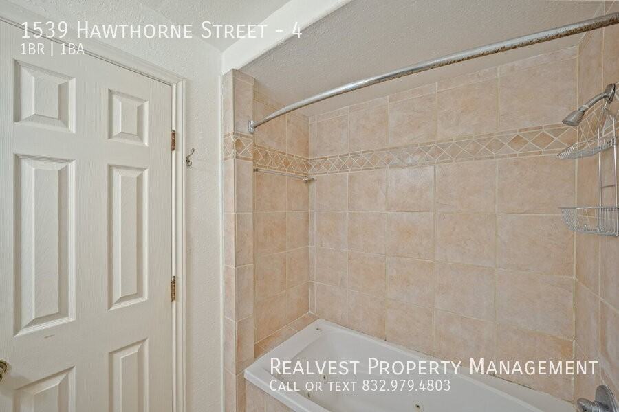 1539 Hawthorne St #4 - Photo 6 of 10