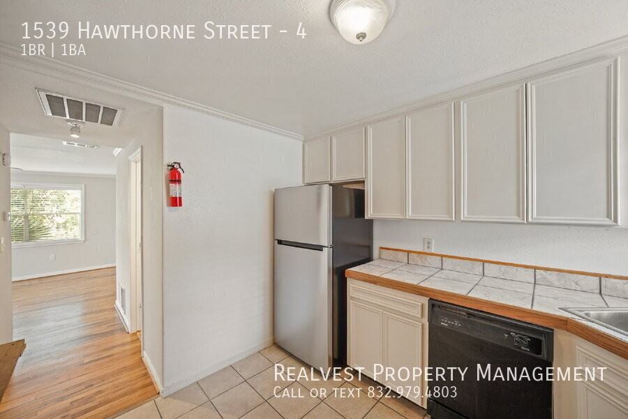 1539 Hawthorne St #4 - Photo 7 of 10